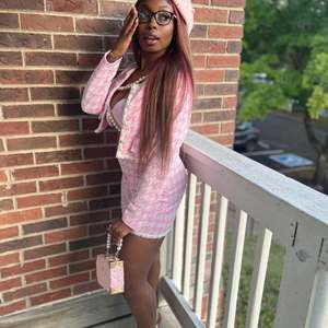 Meet your Posher, Mia